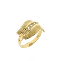 Gold ring with zirconia