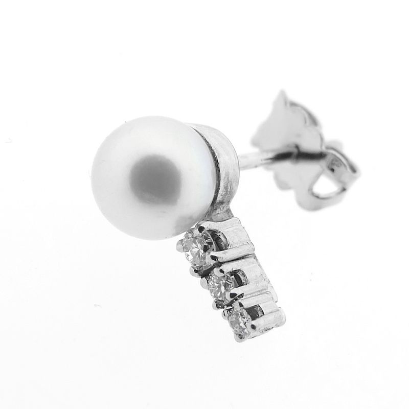 Image 5 of White gold stud earrings set with diamonds and a pearl | 0.17 ct.