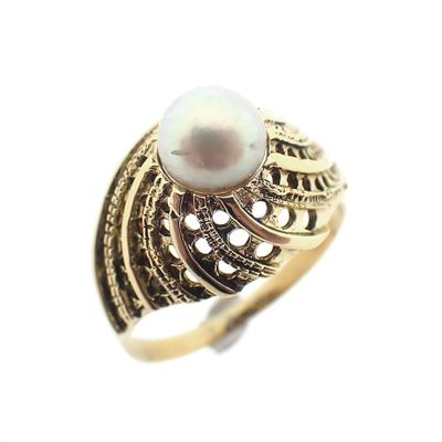Vintage gold ring with pearl Image 1 of Vintage gold ring with pearl