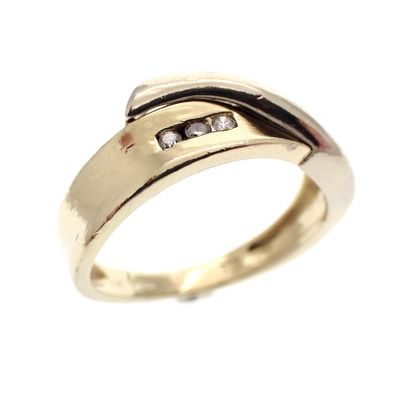 Two-tone gold ring with diamonds; 0.045 ct. Image 1 of Two-tone gold ring with diamonds; 0.045 ct.