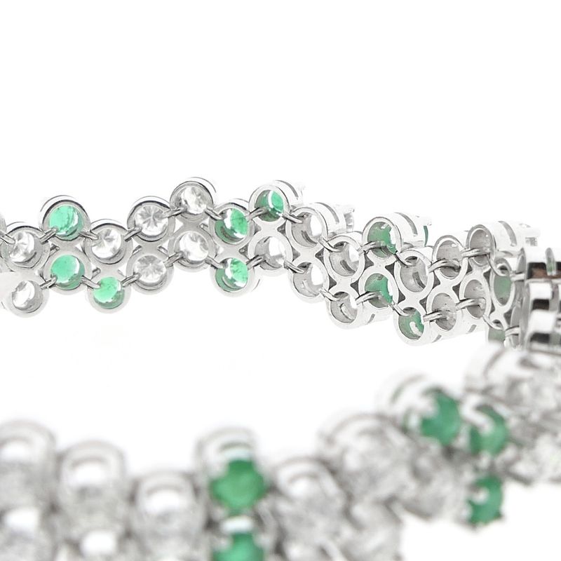 Image 20 of Exclusive white gold bracelet with emerald and diamond; 7.40 ct. + IGI Certificate