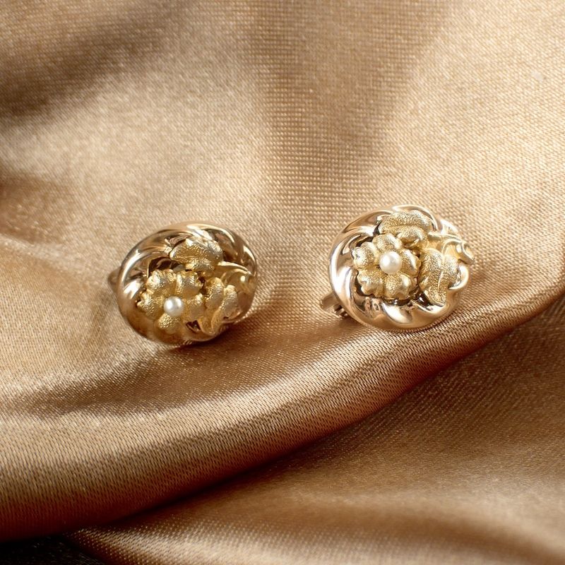 Image 9 of Two-tone gold-plated clip-on earrings with pearl