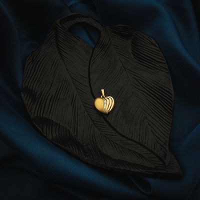 Image 2 of Gold heart pendant with diamond | 0.005 ct.