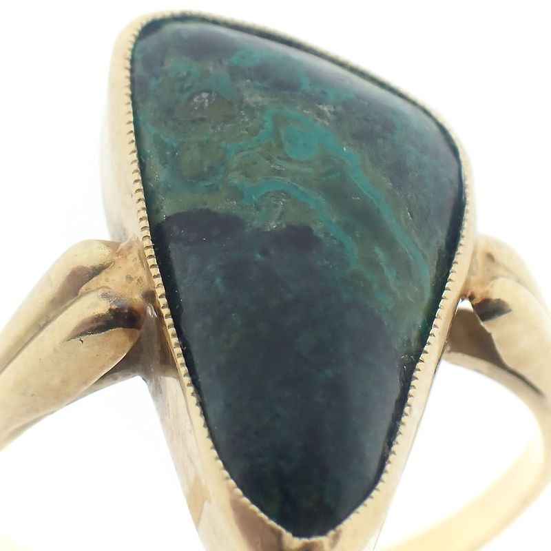 Image 3 of Gold ladies ring with malachite