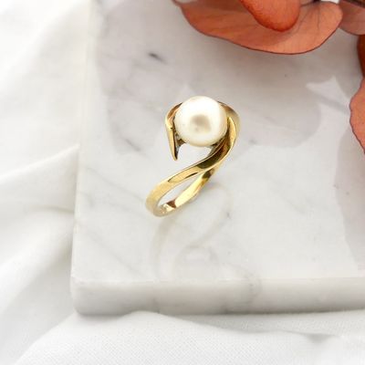 Image 2 of Gold ring with pearl
