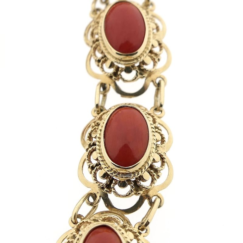 Image 4 of Antique gold bracelet with blood corals