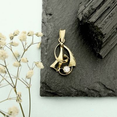 Image 2 of Golden fantasy pendant with diamond | 0.25 ct.