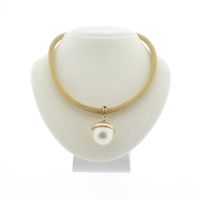 Gold mesh link necklace with pearl pendant