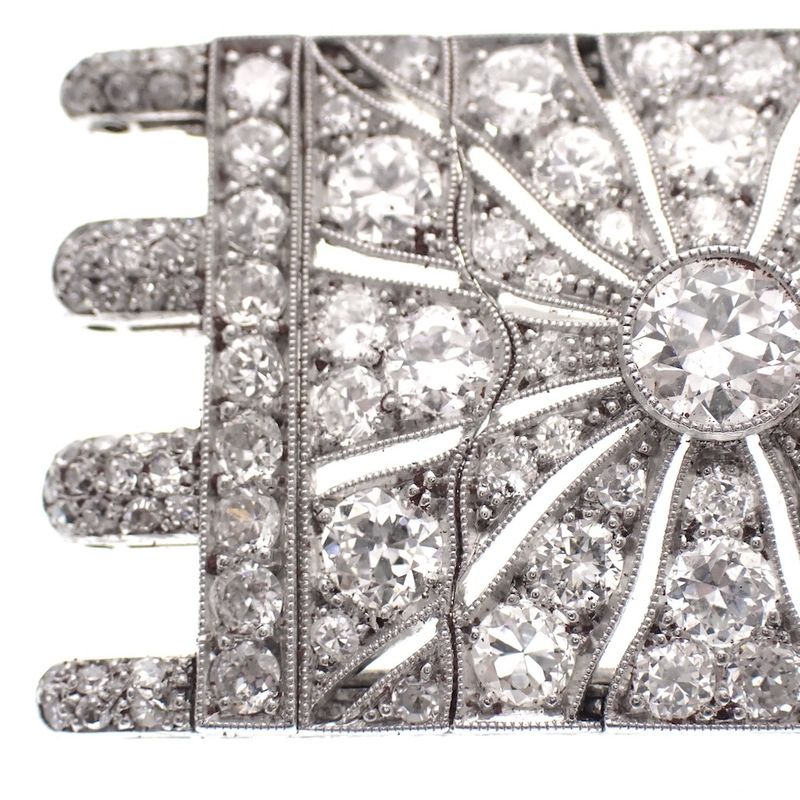 Image 8 of Unique 18 kt white gold brooch set with diamonds of approx. 4.70 ct.