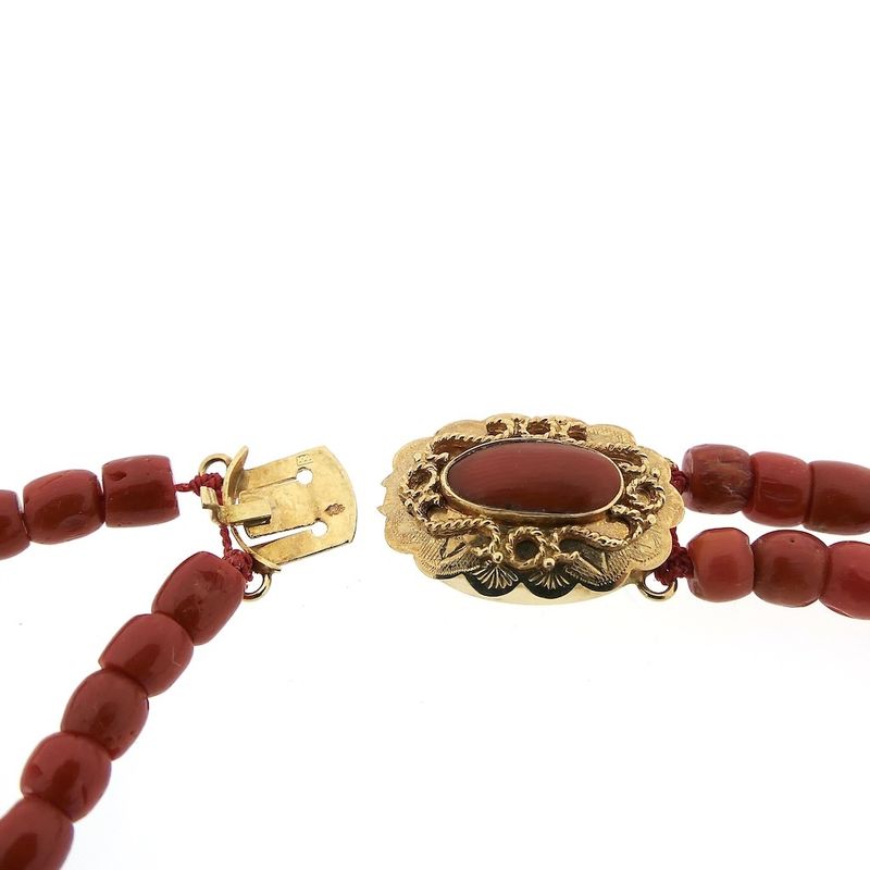 Image 10 of Luxury red coral necklace with gold clasp; Antique | 54 cm