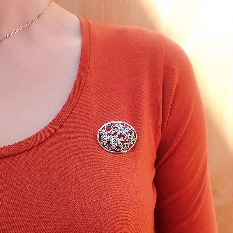 Image 4 of Silver brooch | Floral design