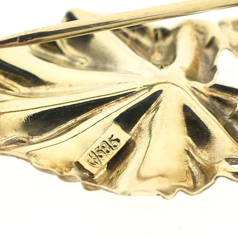 Image 4 of Gold brooch with two leaves