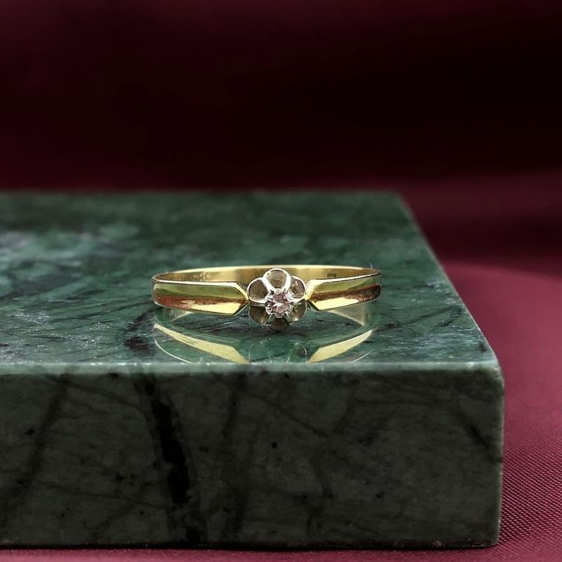 Image 2 of Gold solitaire ring with diamond; 0.03 ct.