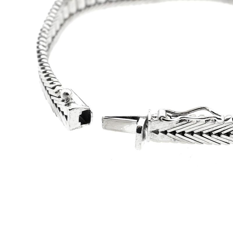 Image 5 of White gold bracelet with emerald and diamonds; 0.045 ct.