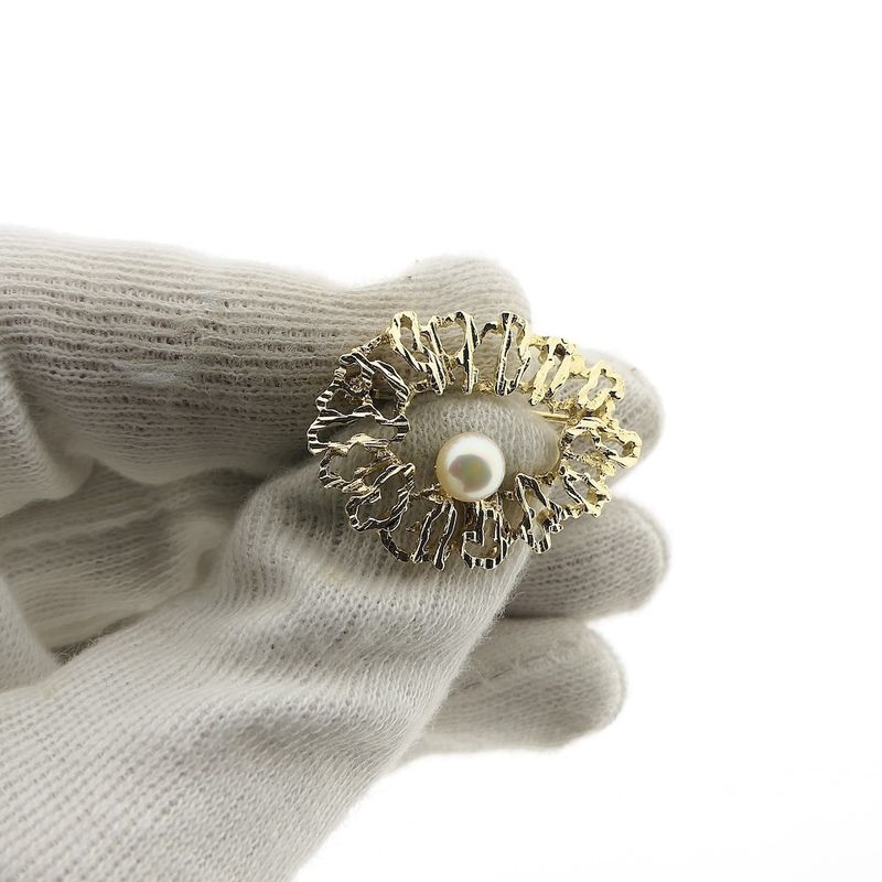 Image 3 of Vintage gold brooch with pearl