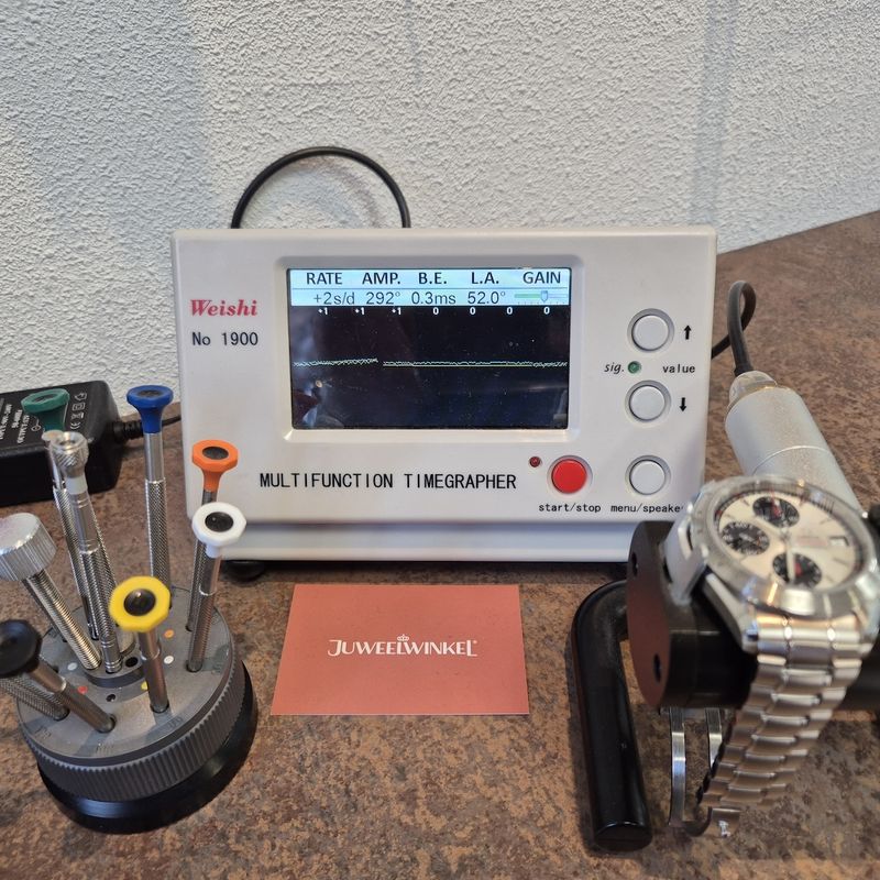 Image 19 of Omega Speedmaster Date 'Chronometer' 3211.31.00; Chronograph men's watch