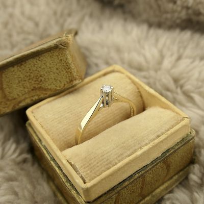 Image 2 of Gold solitaire ring with diamond; 0.05 ct. | Diamonde