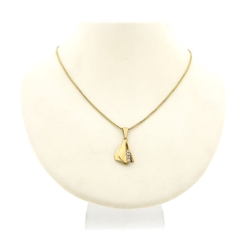 Image 6 of Gold pendant with zirconia