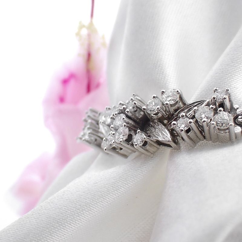 Image 2 of White gold herringbone link bracelet with 1.45 ct. diamonds | 17.5 cm