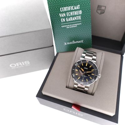 Image 2 of Oris Aquis Date 43.5mm Automatic Men's Watch