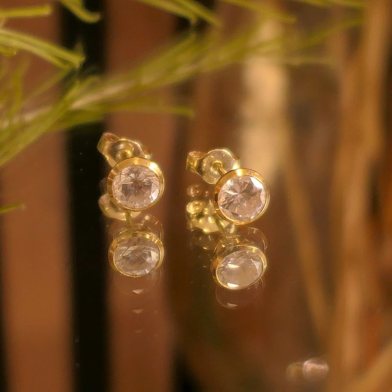 Image 2 of Gold stud earrings with zirconia