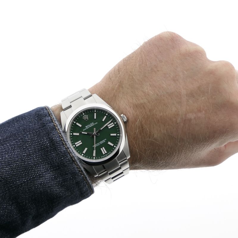 Image 19 of Rolex Oyster Perpetual 41 'Green' 124300; Automatic men's watch
