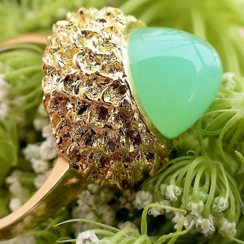 Image 3 of 18 carat gold ring with chrysoprase