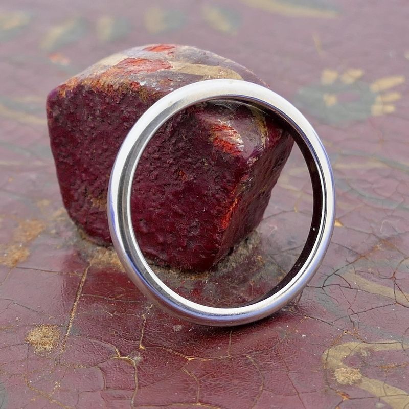 Image 5 of White gold sliding ring; Diamonde