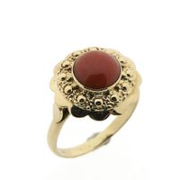 Gold ring with red coral | Vintage