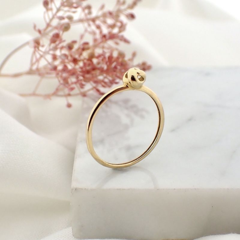 Image 2 of Gold subtle ring with knot