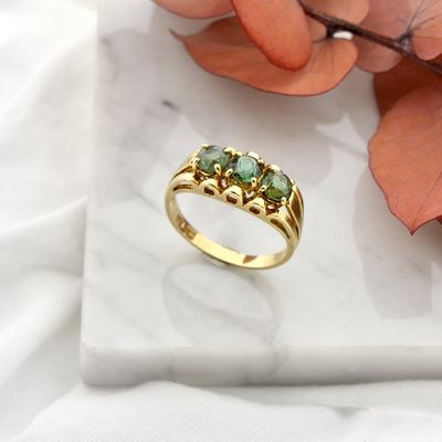 Image 2 of Gold ring with emerald