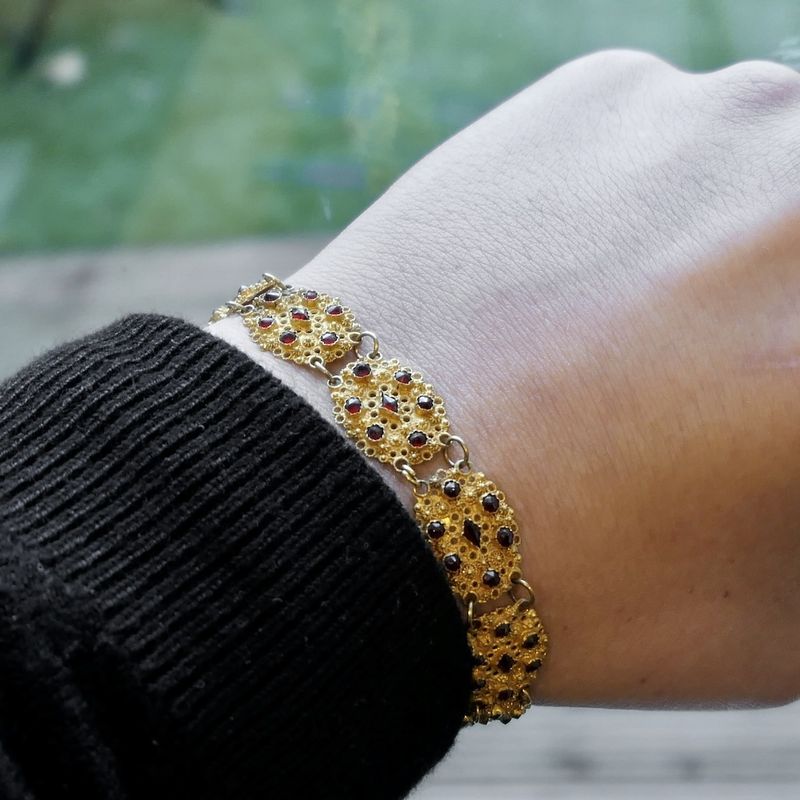 Image 7 of Vintage/antique gold boat bracelet with garnet | 20 cm