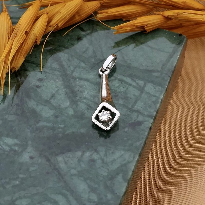 Image 2 of White gold pendant with diamond | 0.07 ct.