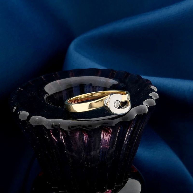 Image 2 of Bicolor Gold Ring; Diamond 0.04 ct.; 14 Carat; Size 17.5