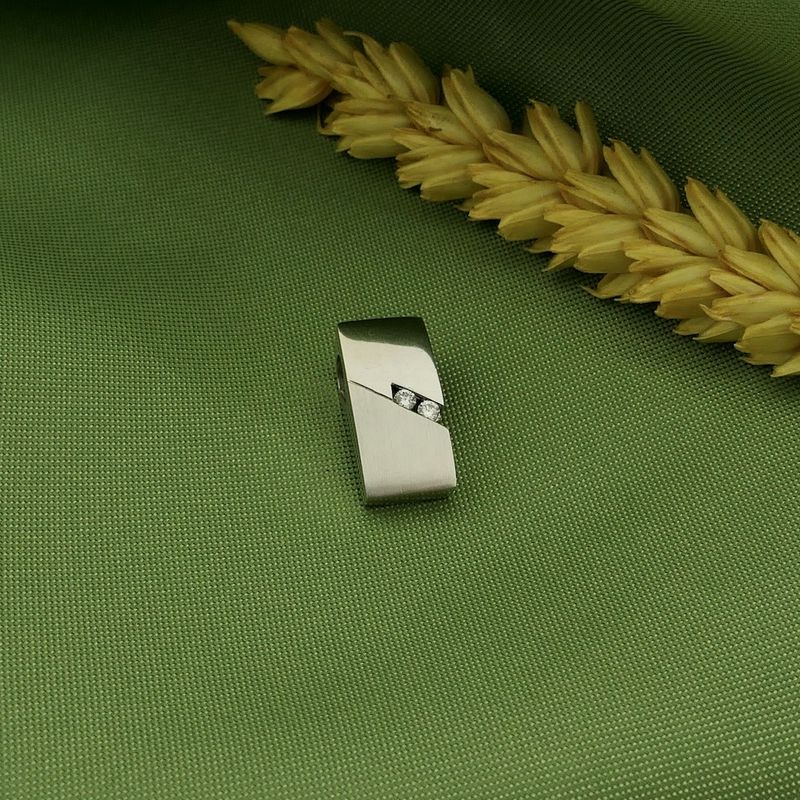 Image 2 of White gold pendant with diamond | 0.09 ct.