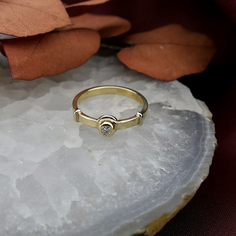 Image 2 of Gold solitaire ring with diamond 0.06 ct.