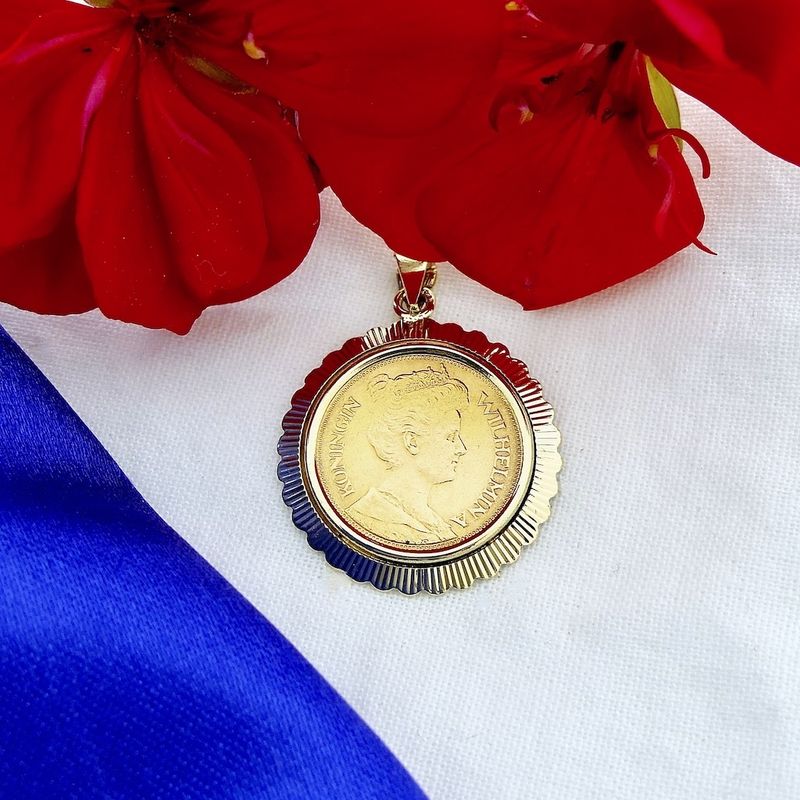 Image 2 of Gold pendant of gold fiver; Queen Wilhelmina 1912
