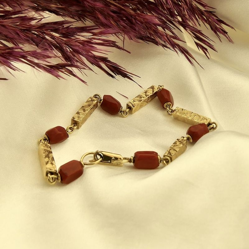 Image 2 of Vintage gold bracelet with red coral