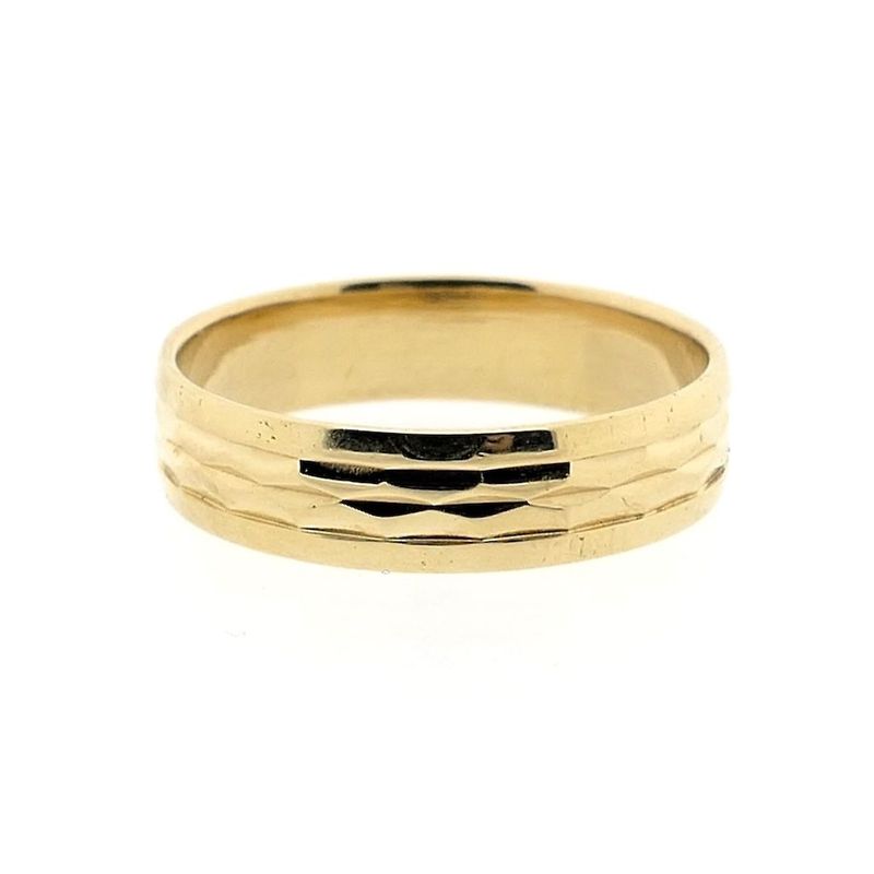 Image 5 of Gold ring with pattern