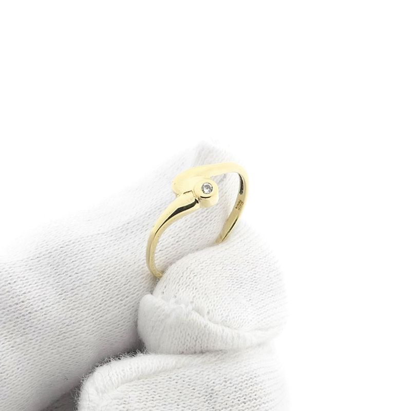 Image 9 of Gold ring with diamond; 0.015 ct.