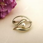 Image 2 of Vintage gold brooch with pearl.