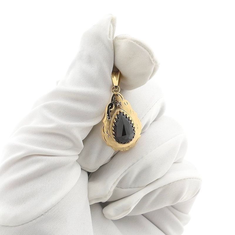 Image 7 of Gold pendant with garnet