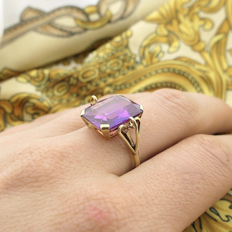 Image 7 of Vintage gold cocktail ring with synthetic sapphire