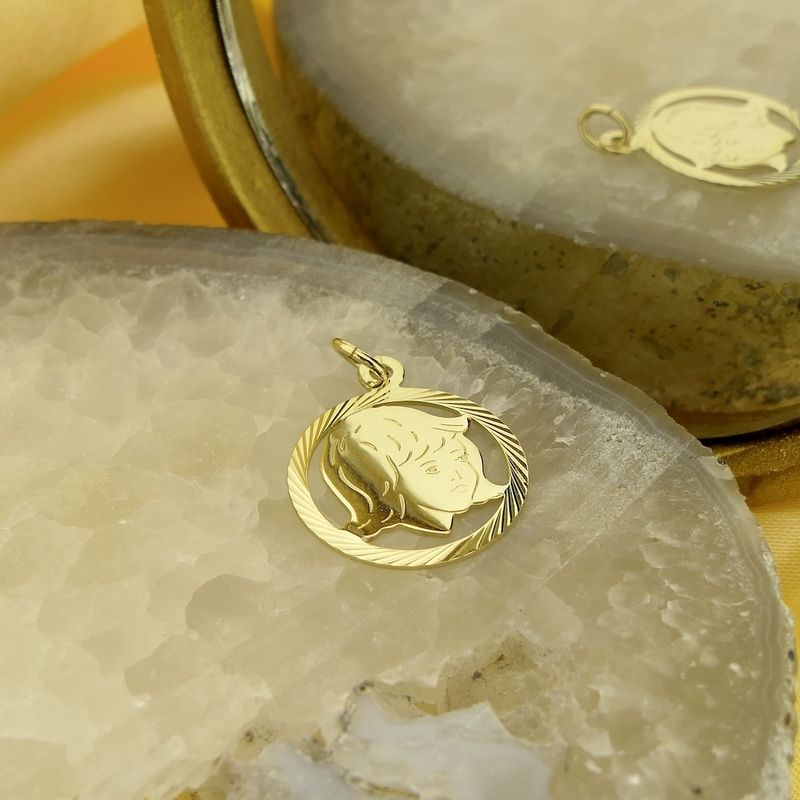 Image 5 of Gold pendant of a girl's child's head