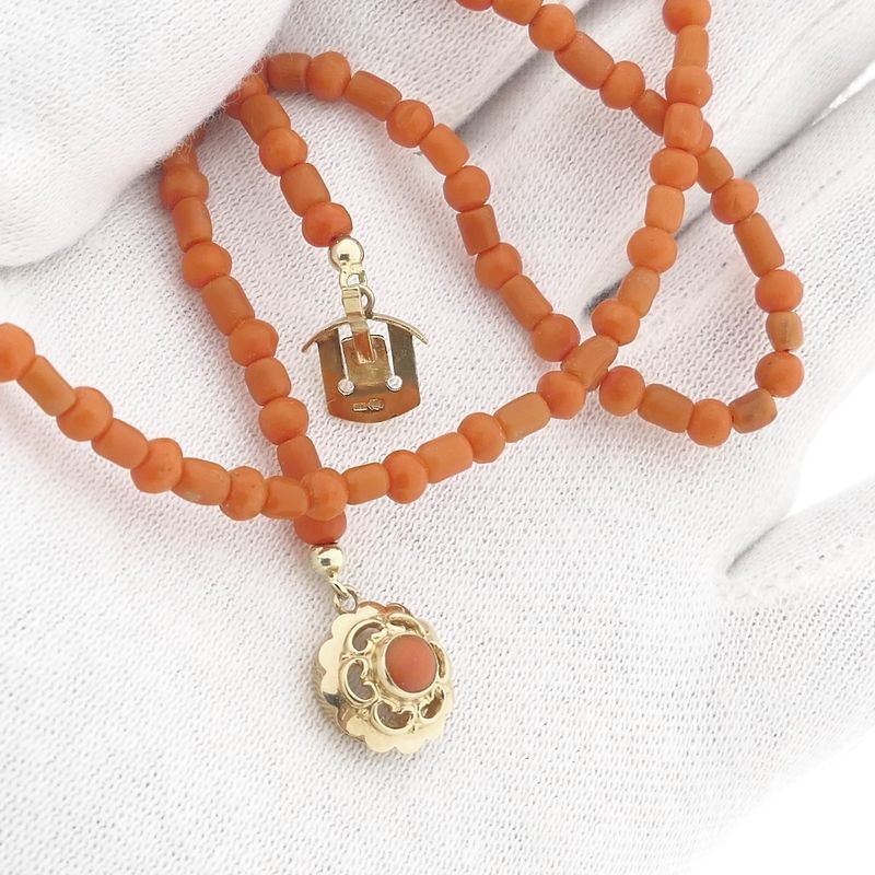 Image 9 of Red coral bead necklace with gold clasp; Antique | 46.5 cm