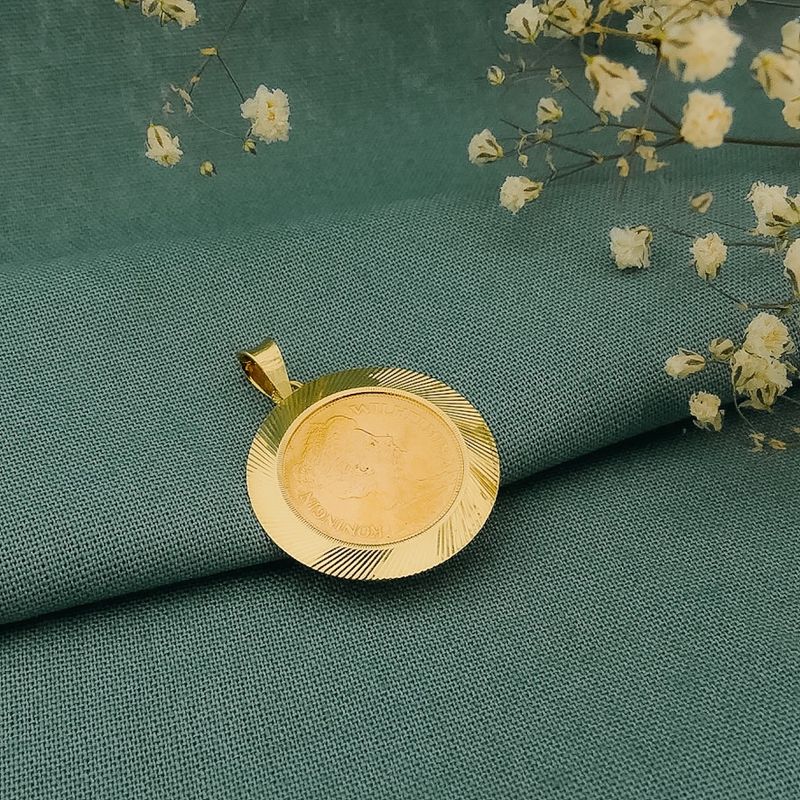 Image 2 of Gold pendant of a gold fiver; Queen Wilhelmina 1912