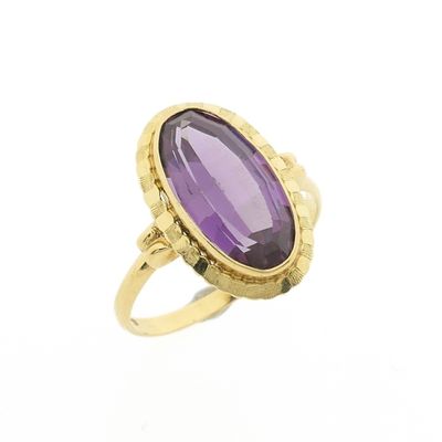 Gold ring with amethyst | Vintage Image 1 of Gold ring with amethyst | Vintage