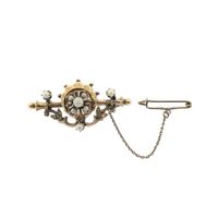 Antique gold brooch with pearl