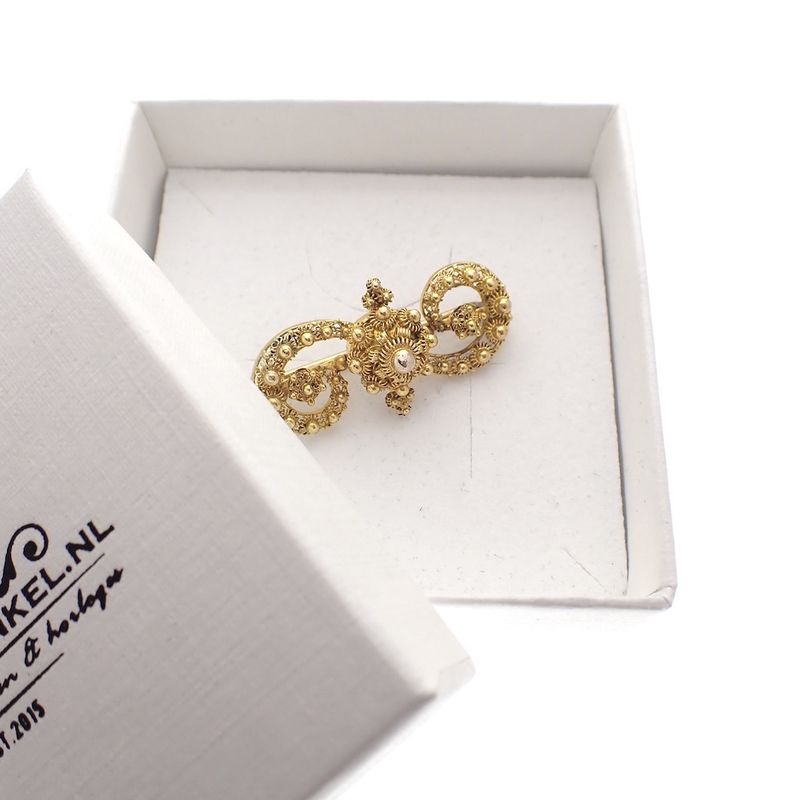 Image 5 of Vintage gold S-brooch with Zeeland buttons; Filigree technique
