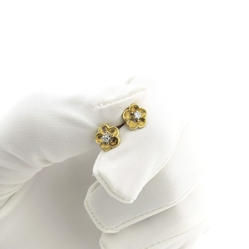 Image 10 of Gold stud earrings of a flower with diamond | 0.06 ct.